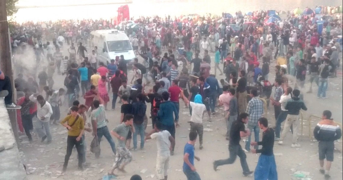 Έτοιμη να «εκραγεί» η χώρα με τους μετανάστες: Ξεσηκωμός Ελλήνων – Μαζεύουν υπογραφές για να κλείσουν κέντρα υποδοχής